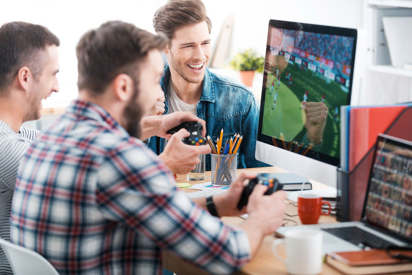 flash three men watching soccer on computer